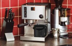 Dreamfarm Grindenstein Knock Box - Black -Gaggia Store Dreamfarm Grindenstein Scene Charcoal 1 6343a759 88ae 4f5b a300 17e0236d7fa4