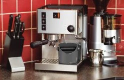 Dreamfarm Grindenstein Knock Box - Silver 7 Dreamfarm Grindenstein Knock Box - Silver -Gaggia Store Dreamfarm Grindenstein Scene SteelWool 1 ab90ec5c 6262 45ea 913a cb09cd9548c1