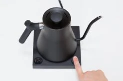 Fellow Stagg EKG 0.9L Kettle - Matte Black -Gaggia Store TG7A8068staggekg3